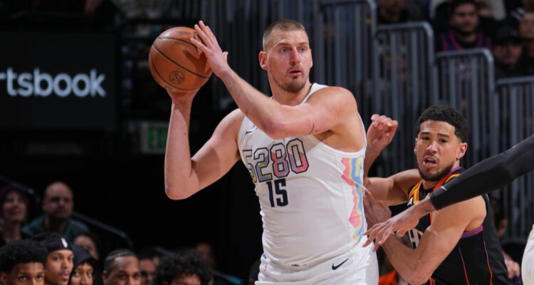 Nikola Jokic en el Nuggets Suns de NBA