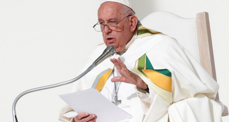 Papa Francisco dice estar atravesando un tiempo de prueba