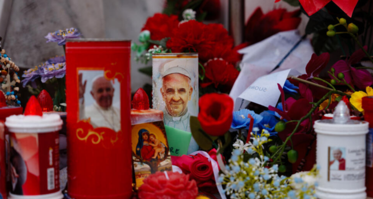 Papa Francisco pasa otra noche tranquila y sigue descansando