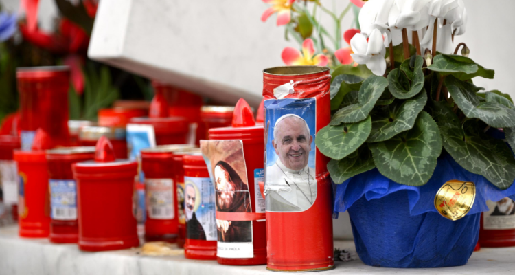 Papa Francisco se encuentra estable: no ha presentado nuevos broncoespasmos tras crisis respiratoria