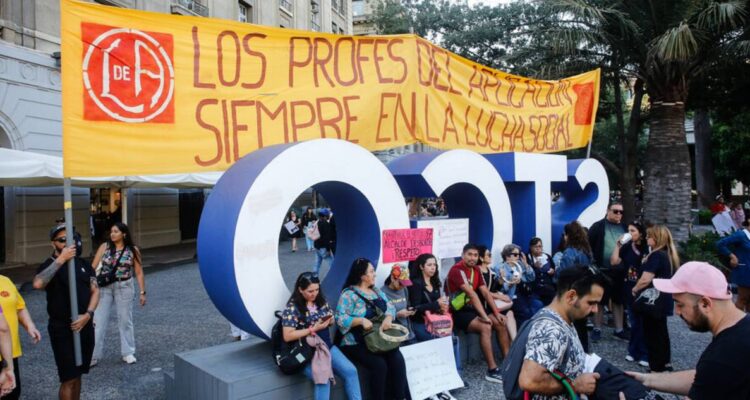 Desbordes confirma pago a profesores y pide volver a clases: “Van a terminar de matar la educación”