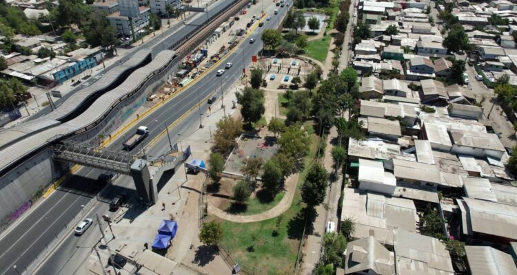 Alcalde de Peñalolén revierte venta de emblemático parque de Lo Hermida tras descontento de vecinos