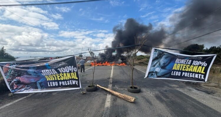 Pescadores artesanales bloquean por segundo día consecutiva la Ruta 160