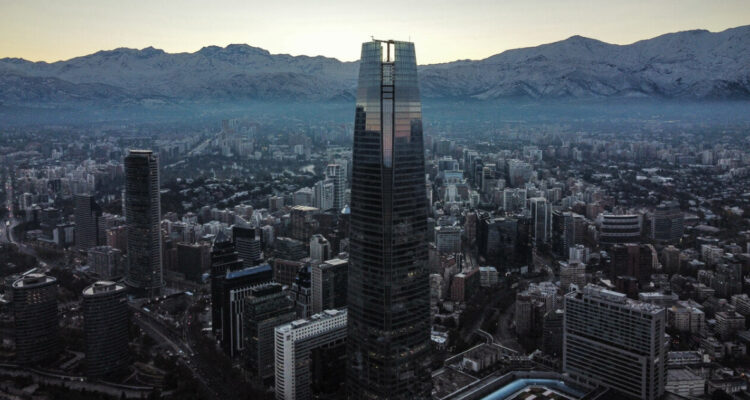 Nuevo récord anotó la deuda externa de Chile durante el 2024: supera el 76% del PIB