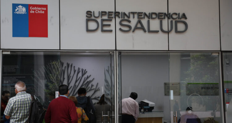 Superintendencia puso tope máximo a alzas de planes de isapres: no podrán subir más de un 3,7% en 2025