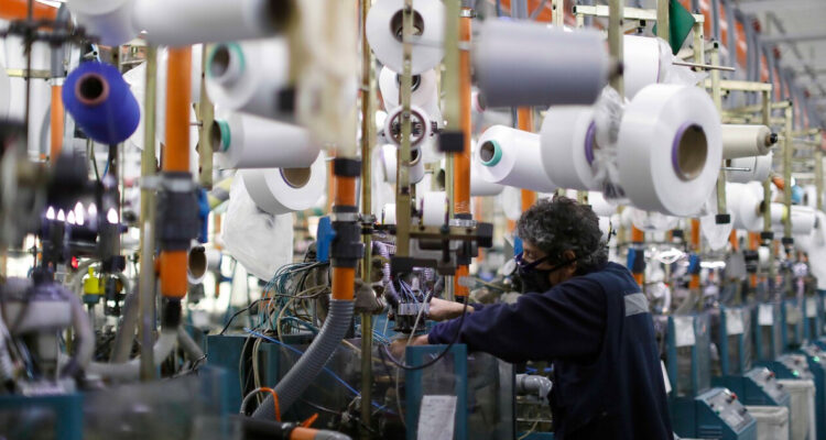 El sector manufacturero influyó en la caída en los precios de productor durante febrero, según el INE