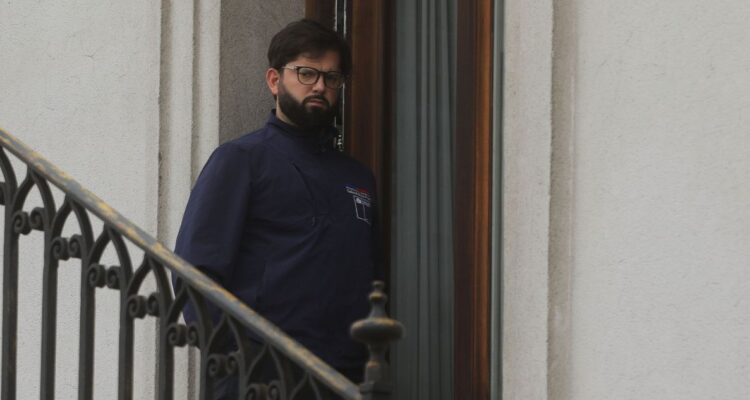 Presidente Boric es citado a declarar como imputado en causa por fallida compra de casa de Allende
