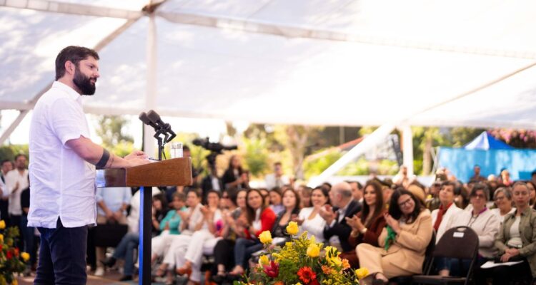 Presidente Boric anuncia reforma que busca garantizar igualdad de género en el sistema electoral