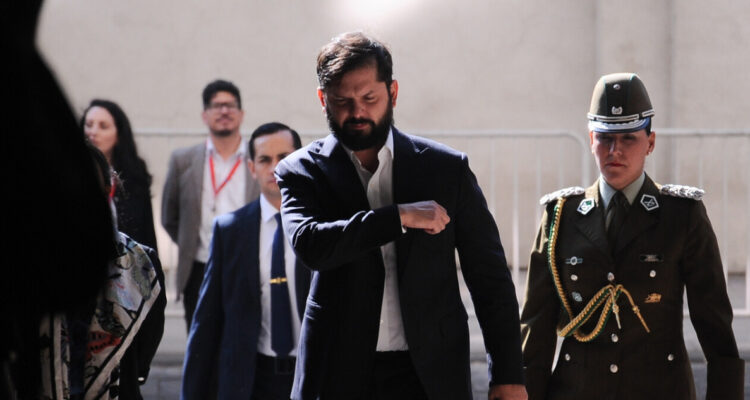 Amplían querella contra presidente Boric por fallida compra de casa de Salvador Allende