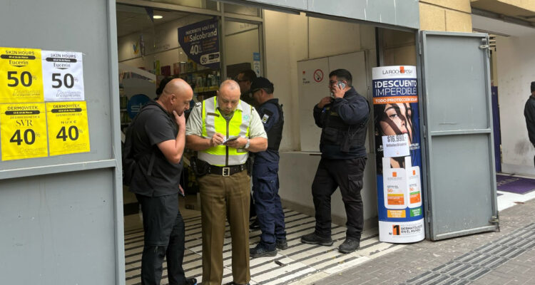Hombre ingresa armado con un cuchillo a farmacia del centro de Concepción y genera temor en clientes