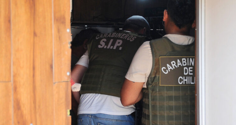 Realizan intensos allanamientos en la RM para dar con sujetos que balearon a carabinero en Ñuñoa