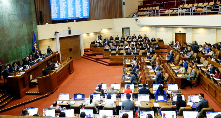 Rechazan proyecto contra el nepotismo: familiares de autoridades seguirán accediendo a cargos públicos