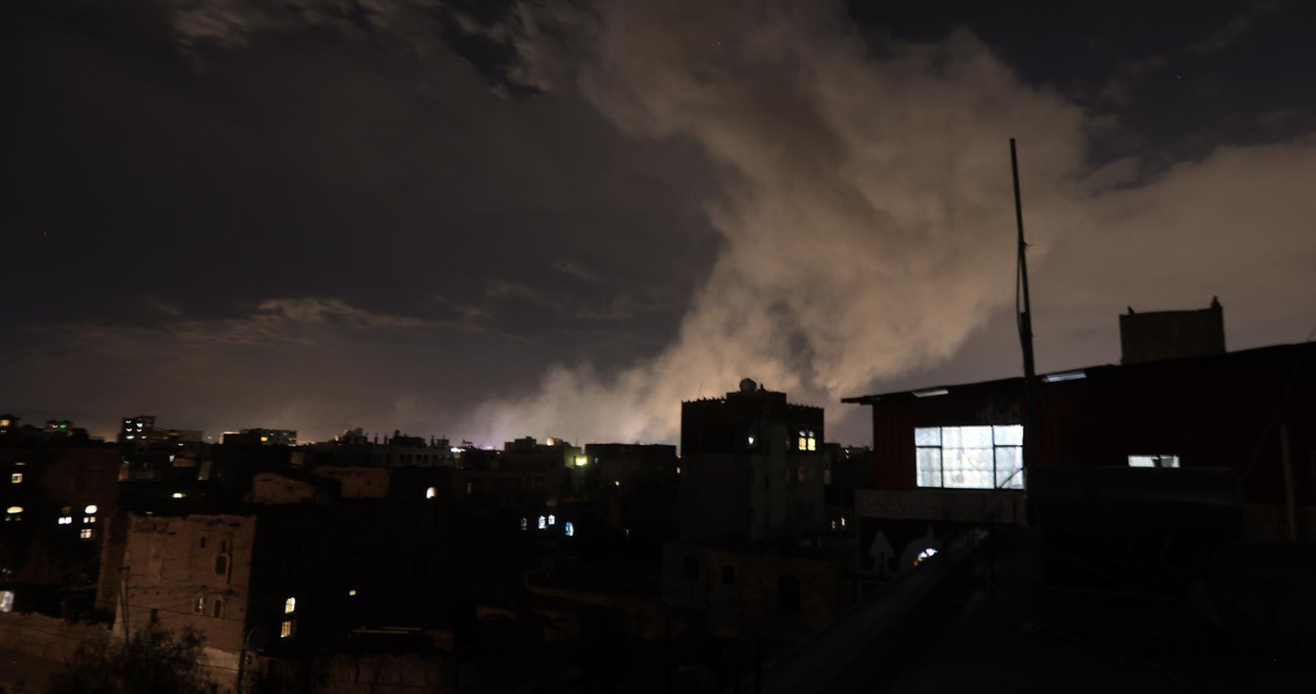 Reportan más de 30 muertos y un centenar de heridos tras primeros ataques de Estados Unidos en Yemen