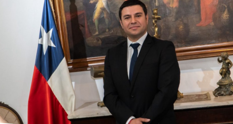 Sancionan a seremi de Educación