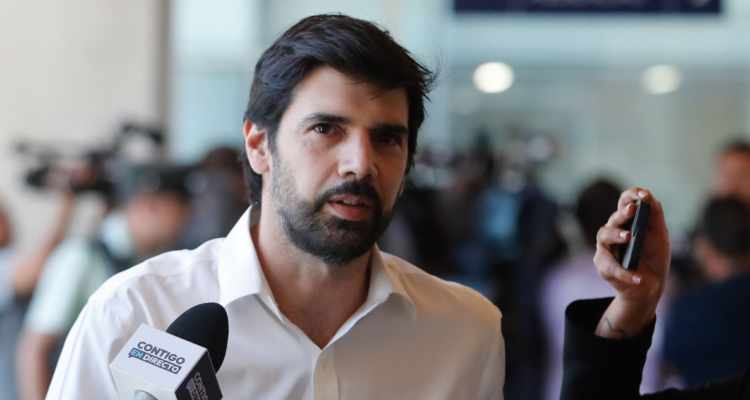 Secretario de la Cámara pide a Lavín aclarar depósito de $7 millones al Congreso: podría ser devuelto