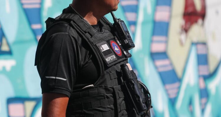 Alcaldes piden acelerar debate por Ley de Seguridad Municipal e insisten en uso de armas no letales