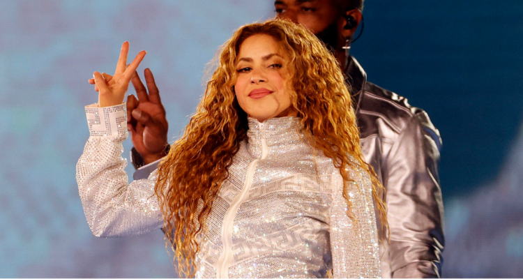 Shakira en concierto en Colombia en referencia a suspensión de show en Chile