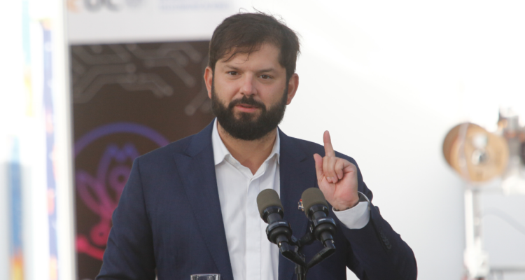Boric responde a emplazamiento de Matthei: 