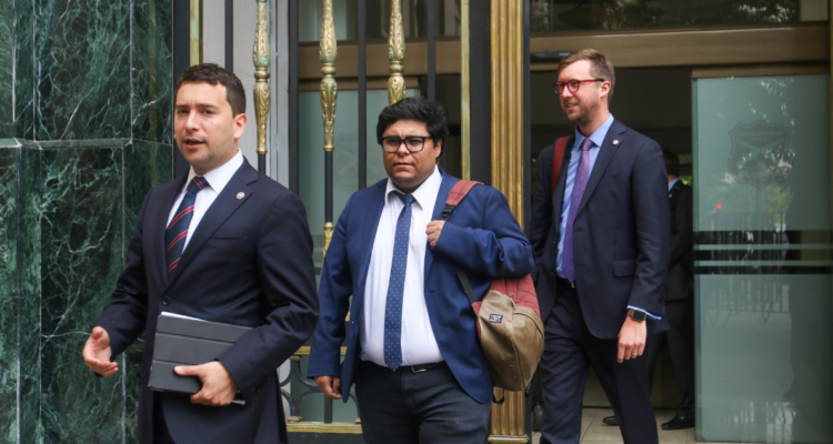 Republicanos advierten que ingresarán nueva AC contra Fernández: Chile Vamos afirma que no bajó firmas