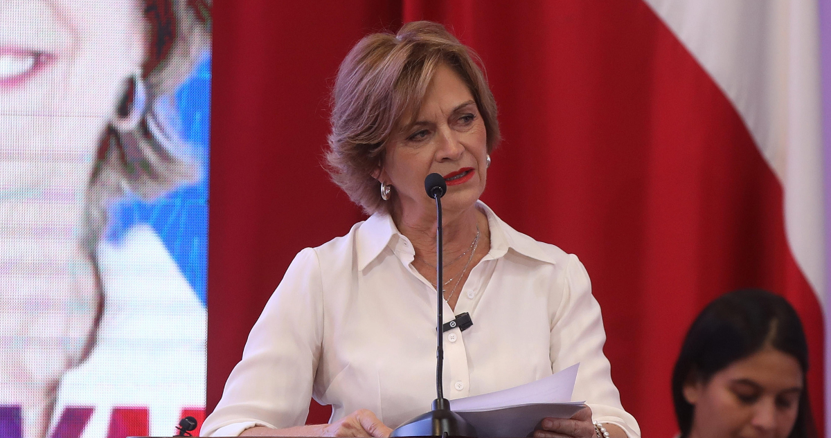 Matthei proponer construir “cárceles en el desierto” para combatir delincuencia e inmigración ilegal
