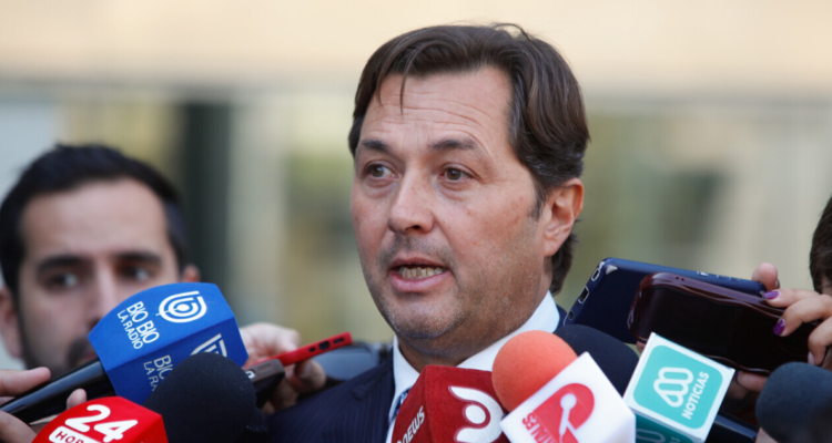 Fiscalía Nacional remueve a Cooper de investigación por filtración de chats entre Cariola y Hassler