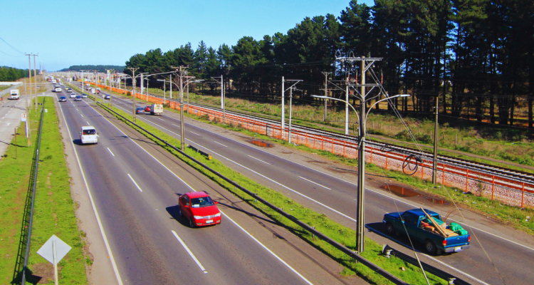 Ruta 160: sujeto ebrio chocó auto y luego se subió a este para intentar huir del lugar