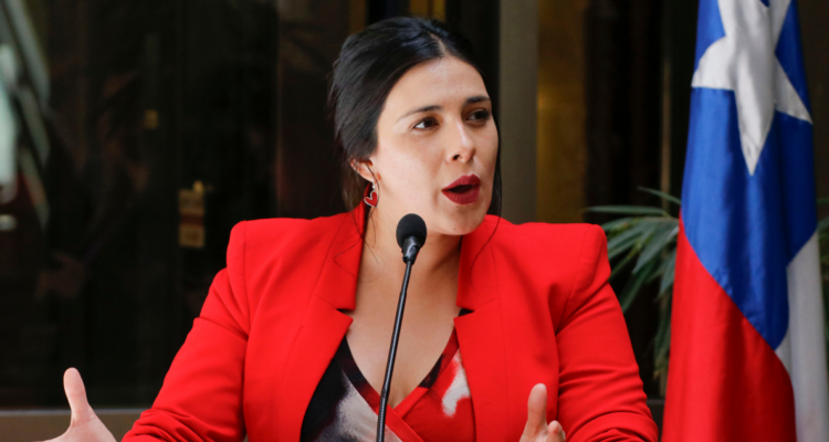 Sala aprueba de forma unánime renuncia de diputada Karol Cariola a la presidencia de la Cámara Baja