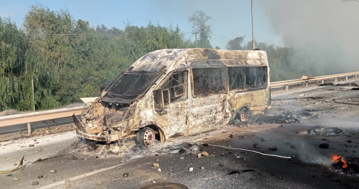 Pescadores queman al menos 3 vehículos de Carabineros durante manifestaciones en el Maule