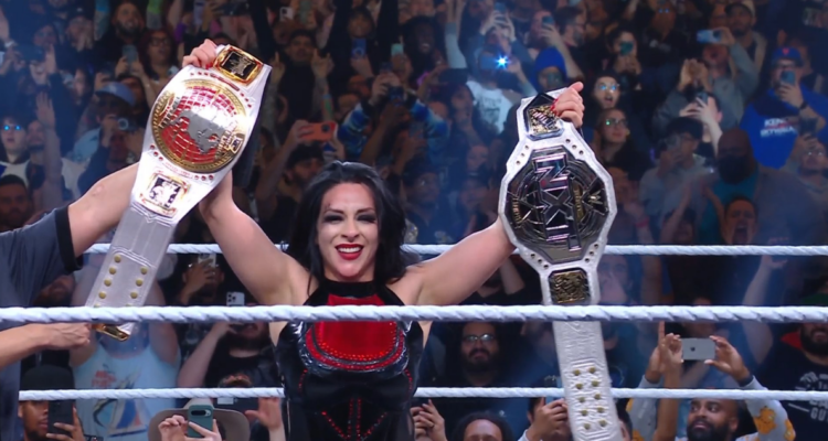 ¡Doble campeona! Stephanie Vaquer vuelve a hacer historia y se queda con dos cinturones en WWE