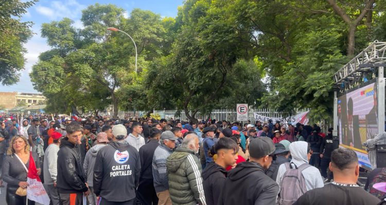 Pescadores llegan a las inmediaciones del Congreso por discusión de la Ley de Fraccionamiento