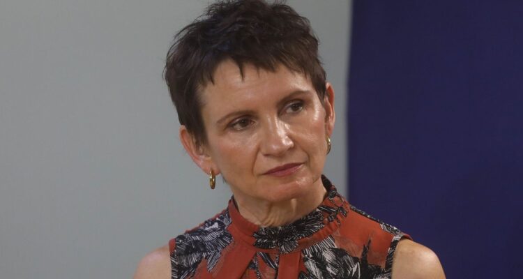 Gobierno sube el tono tras allanamiento a Cariola: “Espero que algún día recibamos una explicación”