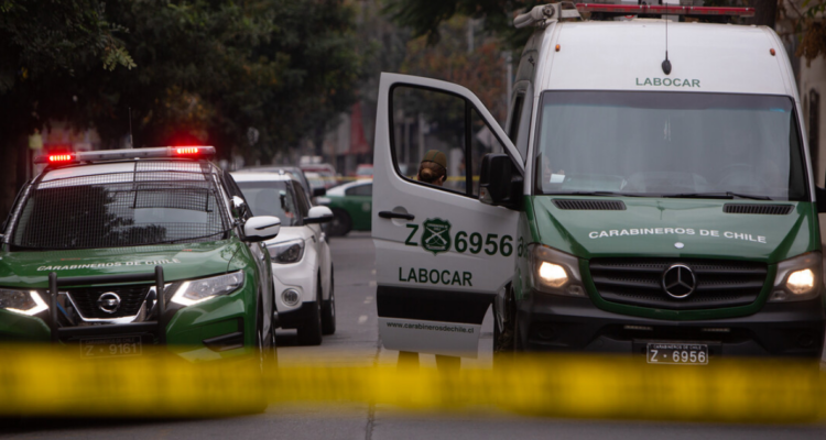 Tres personas en situación de calle quedan en riesgo vital tras ser baleadas en el centro de Santiago