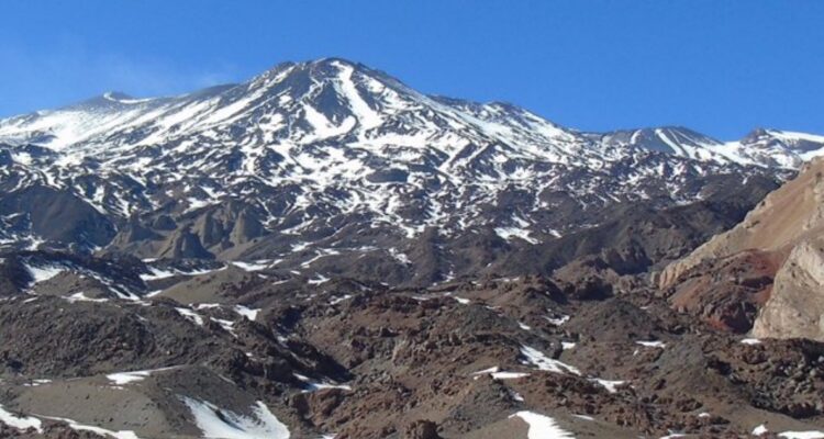 Senapred informa sismos asociados al fracturamiento de rocas en el volcán Tupungatito en la RM