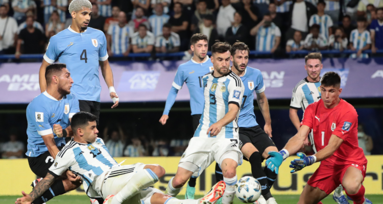 Argentina visita a Uruguay en busca del triunfo que la dejaría a un paso del Mundial 2026