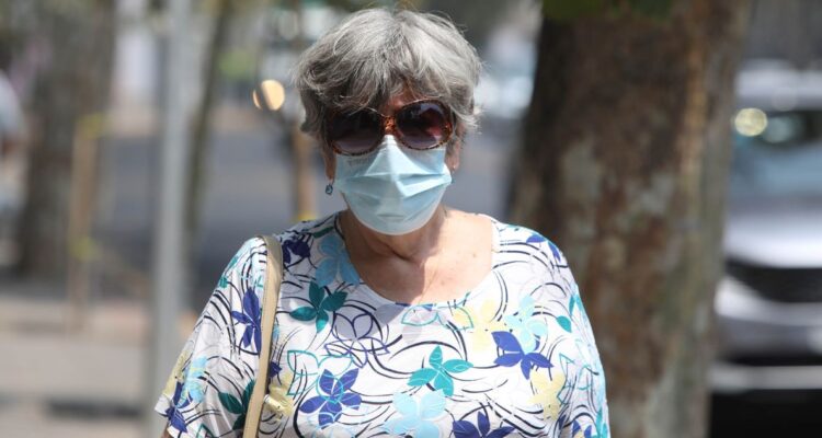 Dónde y cuándo será obligatorio el uso de mascarillas en Chile por alerta sanitaria de virus respiratorios en Chile