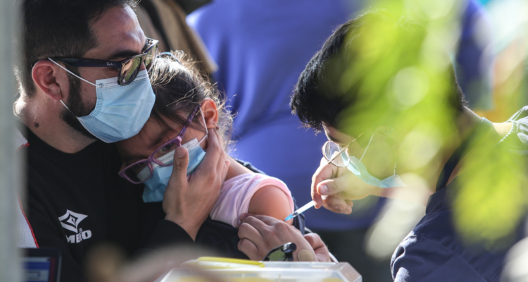 Cómo las vacunas ayudaron a enfrentar la pandemia del covid 19