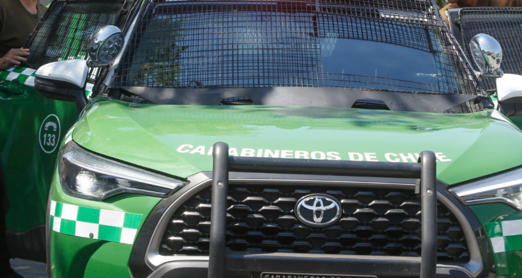 Vehículo de Carabineros por operativo en sector Feria Pinto de Temuco