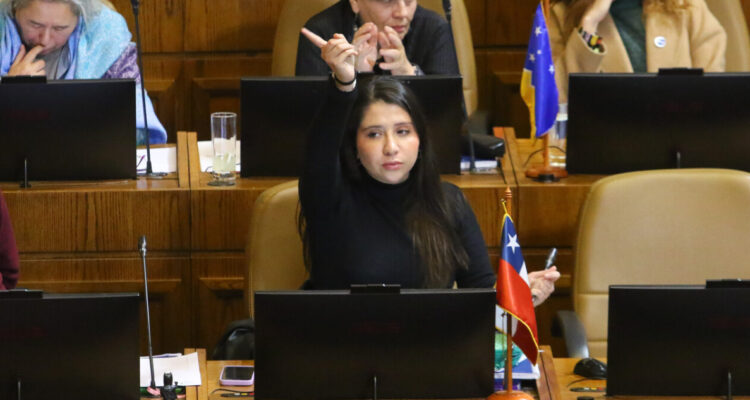 Diputada Consuelo Veloso anuncia solicitud de remoción contra fiscal nacional Ángel Valencia