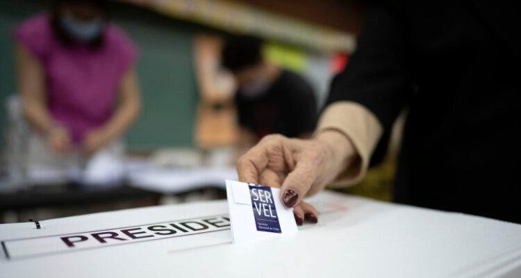 Oposición acusa “cálculo electoral” del Gobierno por insistir en limitar voto de extranjeros