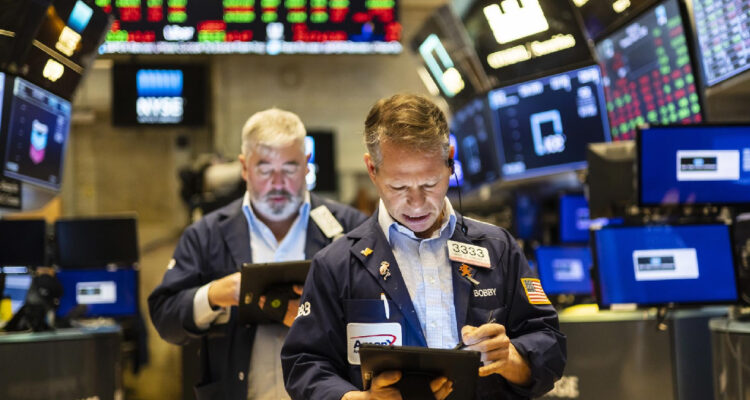 Wall Street cierra mixto y el IPSA con caídas, mientras los inversores están atentos a los aranceles