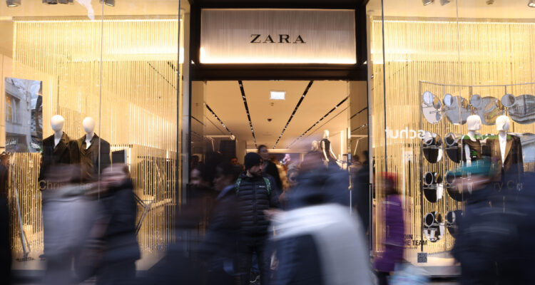 La compañía tras Zara encadena 3 años de récord, pero el 2025 podría ser más complejo