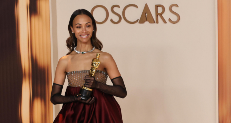 Zoe Saldaña pide disculpas a los mexicanos por Emilia Pérez y dijo lamentar que se sintieran ofendidos