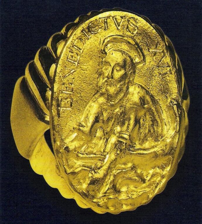 Anillo del Pescador de oro macizo