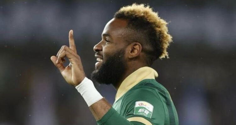 Aaron Boupendza delantero del fútbol chino