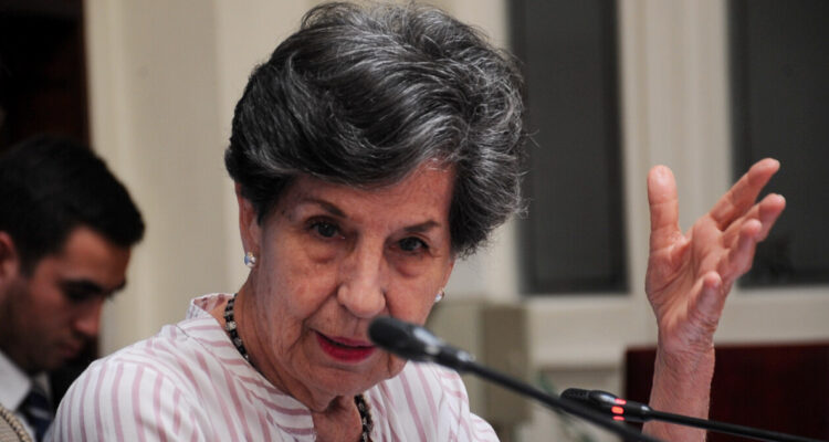 Abogados de Isabel Allende califican de “inaudita” y de “máxima gravedad” filtración del fallo del TC