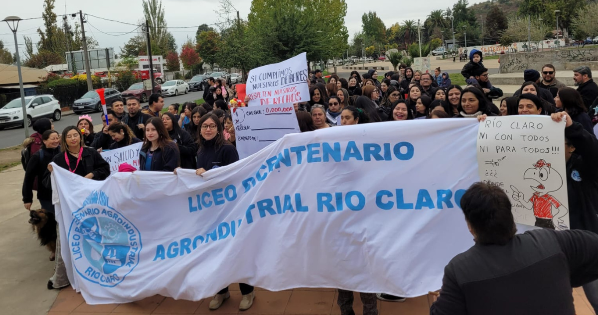 Profesores de Río Claro realizan paro de advertencia: acusan 6 meses de no pago de cotizaciones