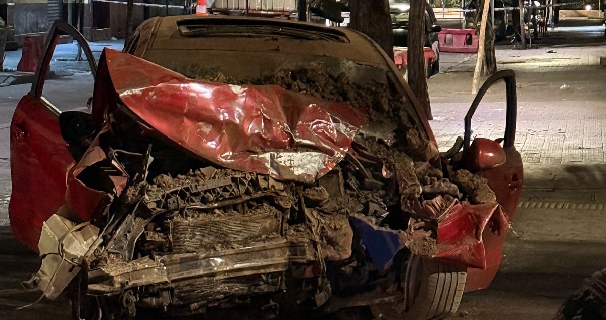 Así quedó el automóvil en el chocaron las tres mujeres que murieron en Santiago