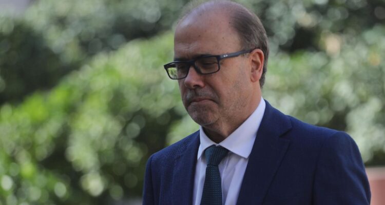 Permiso sin goce de sueldo: Undurraga (DC) se suma al debate entre Jara y Kaiser por candidaturas