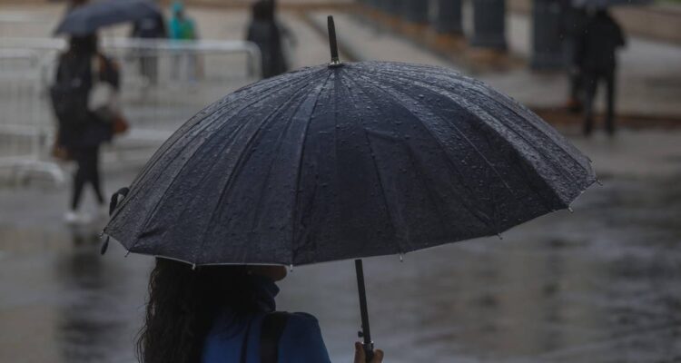 Decretan Alerta Temprana Preventiva para toda la RM por vientos y probable remoción de masa