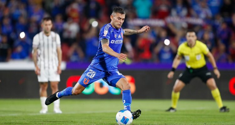 Charles Aránguiz brilló en triunfo de La U.